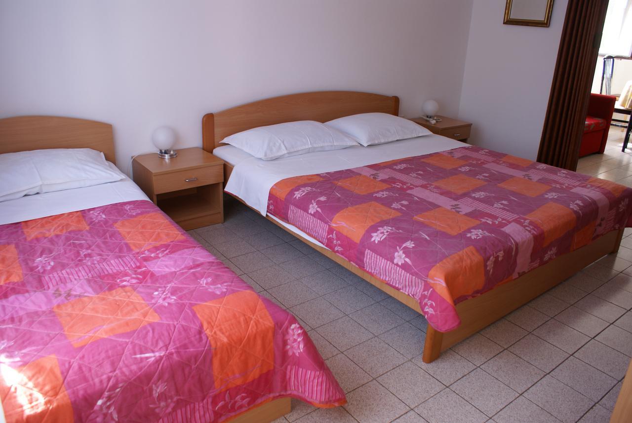 Apartment Ana M Krk Town Luaran gambar